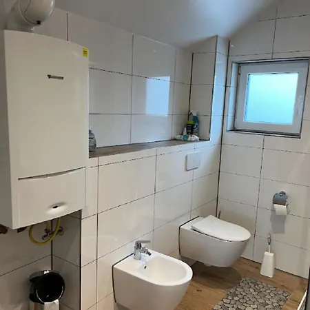 Haus Sonnenschein 度假居 *